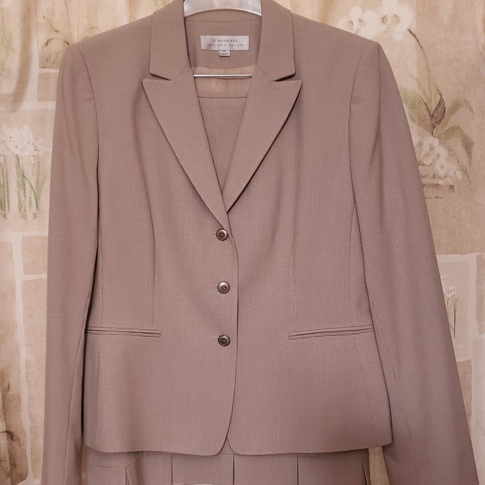 Women's skirt suit